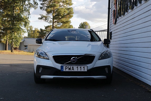 Volvo V40 Cross Country 2 of 22
