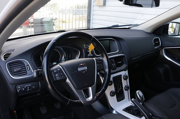 Volvo V40 Cross Country 11 of 22