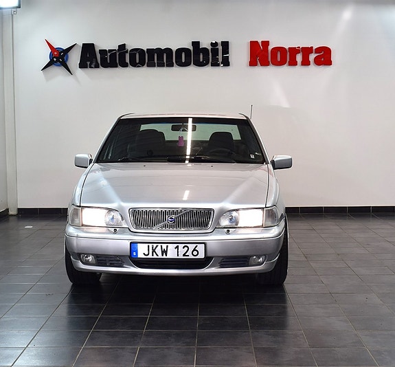 Volvo S70 2 of 15