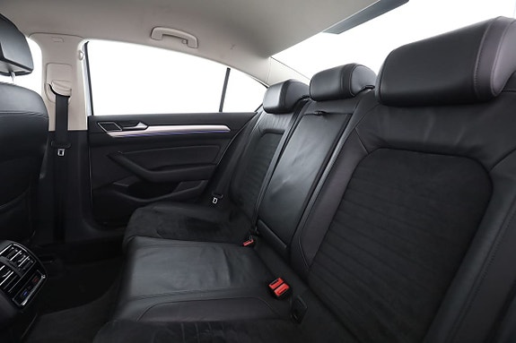 Volkswagen Passat 15 of 30