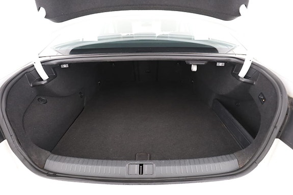 Volkswagen Passat 18 of 30