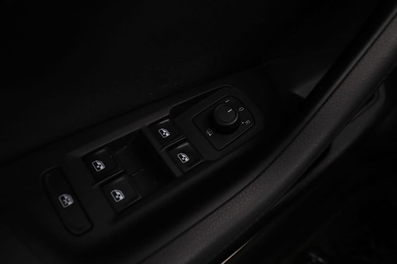 Volkswagen Passat 30 of 30