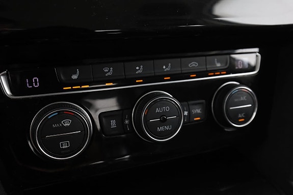 Volkswagen Passat 24 of 30