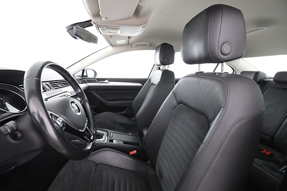 Volkswagen Passat 11 of 30