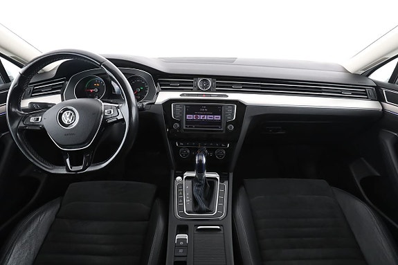 Volkswagen Passat 13 of 30