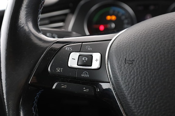 Volkswagen Passat 28 of 30