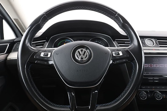 Volkswagen Passat 19 of 30