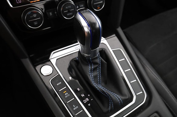 Volkswagen Passat 25 of 30