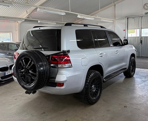 Toyota Land Cruiser 6 of 19