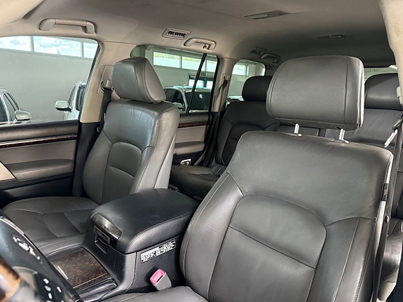 Toyota Land Cruiser 8 of 19