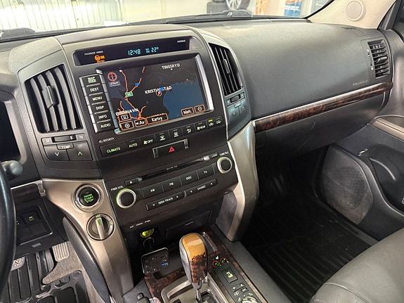 Toyota Land Cruiser 12 of 19