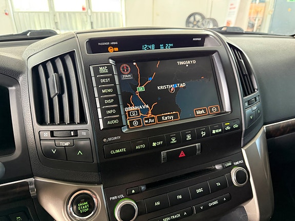 Toyota Land Cruiser 13 of 19