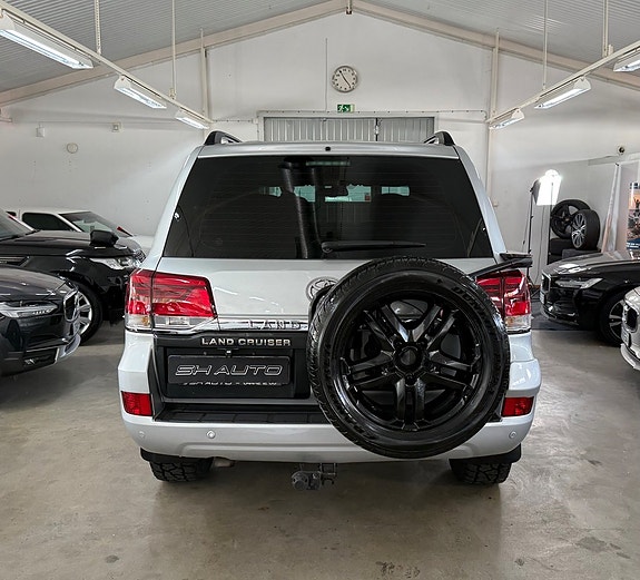 Toyota Land Cruiser 5 of 19