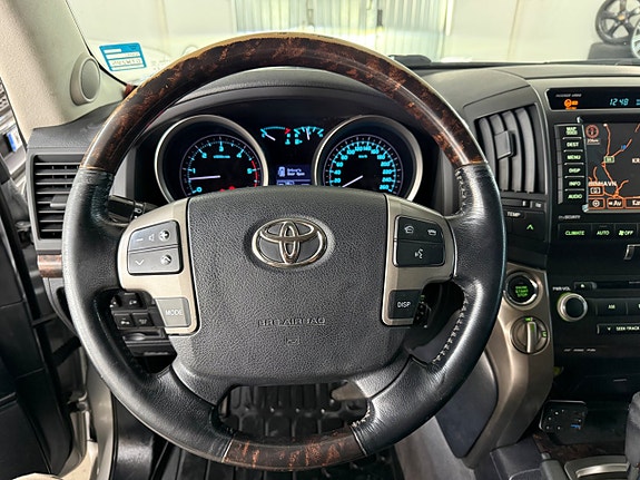 Toyota Land Cruiser 11 of 19