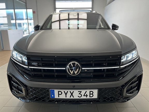 Volkswagen Touareg 2 of 19