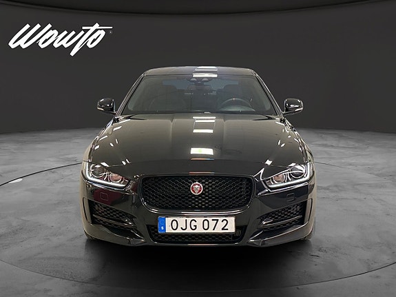 Jaguar XE 2 of 17