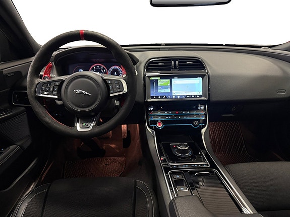 Jaguar XE 12 of 17