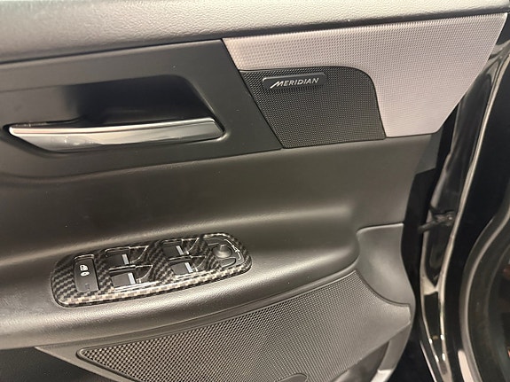 Jaguar XE 9 of 17