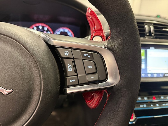 Jaguar XE 15 of 17