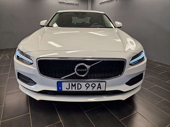 Volvo S90 2 of 12