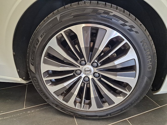Volvo S90 10 of 12