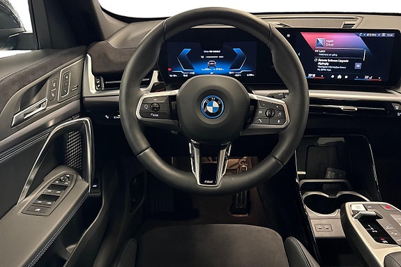 BMW iX1 8 of 18