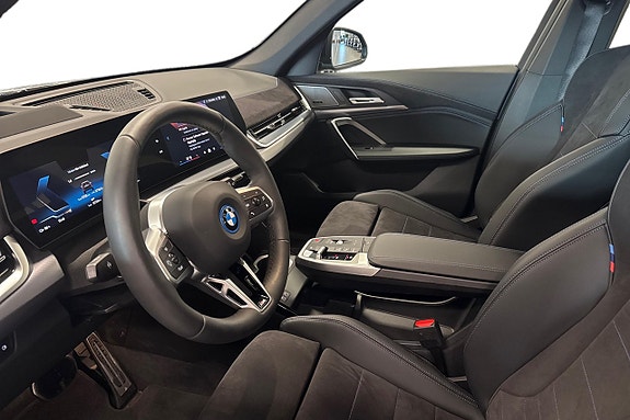 BMW iX1 11 of 18