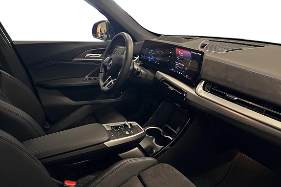 BMW iX1 5 of 18