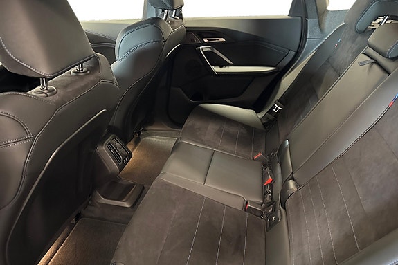 BMW iX1 10 of 18