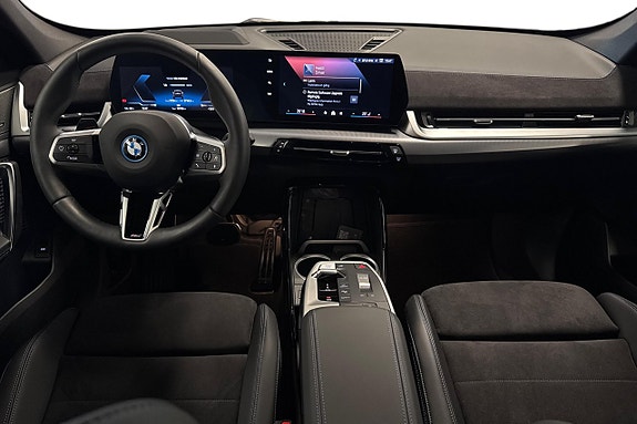 BMW iX1 7 of 18