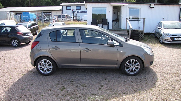 Opel Corsa 2 of 8