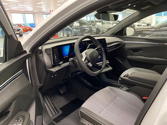 Renault Scenic E-Tech 8 of 9
