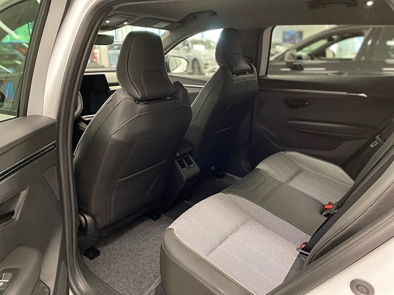Renault Scenic E-Tech 7 of 9