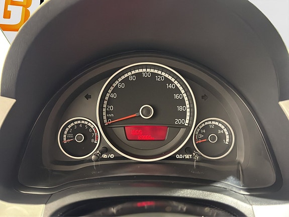 Volkswagen UP! 14 of 18