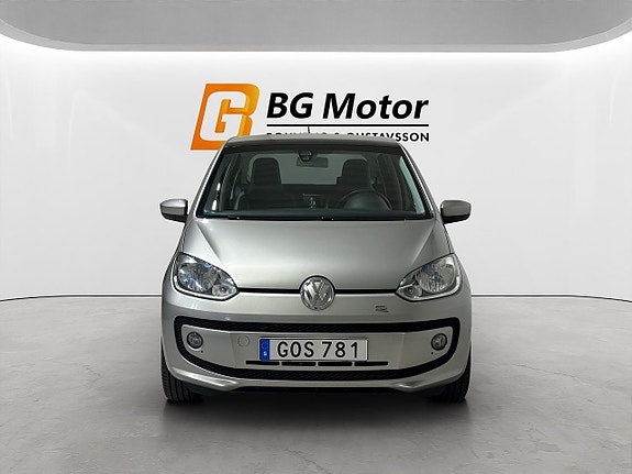 Volkswagen UP! 2 of 18