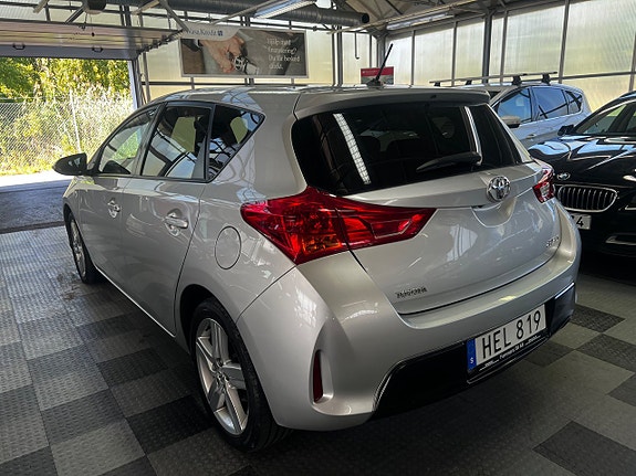 Toyota Auris 3 of 15