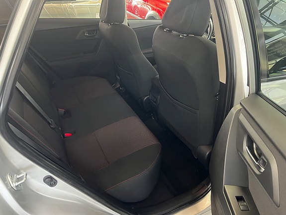 Toyota Auris 8 of 15