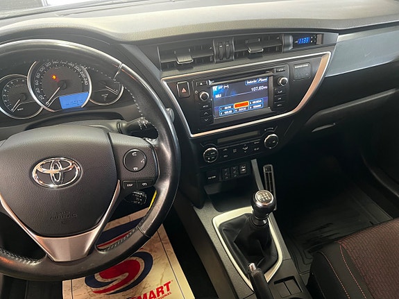 Toyota Auris 12 of 15