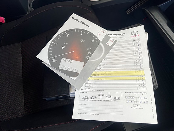 Toyota Auris 10 of 15