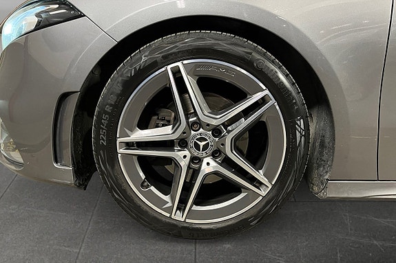 Mercedes-Benz A180 16 of 17