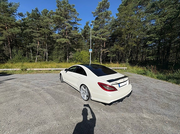 Mercedes-Benz CLS350 2 of 9