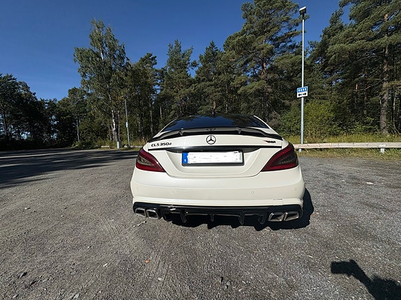 Mercedes-Benz CLS350 3 of 9