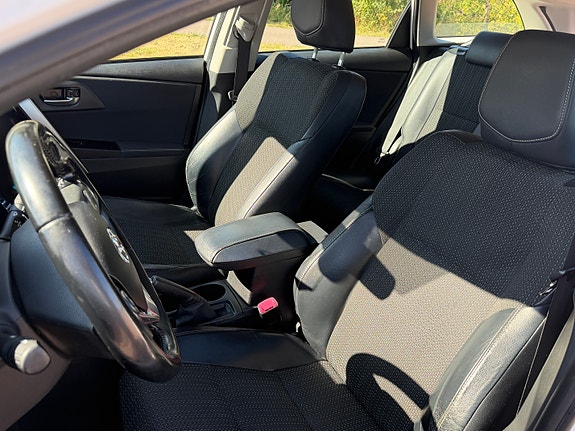 Toyota Auris 13 of 15
