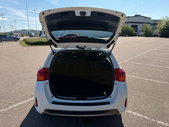 Toyota Auris 11 of 15