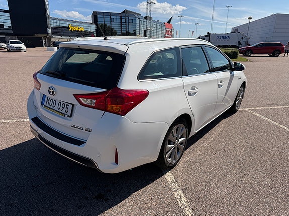 Toyota Auris 6 of 15