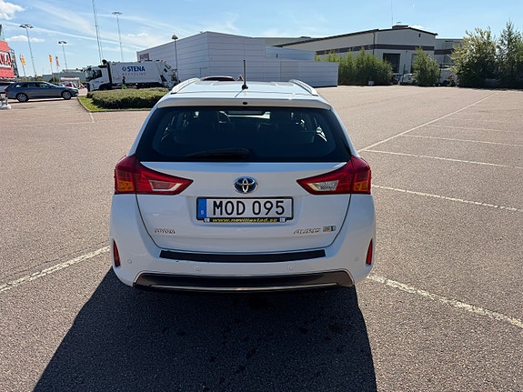 Toyota Auris 5 of 15