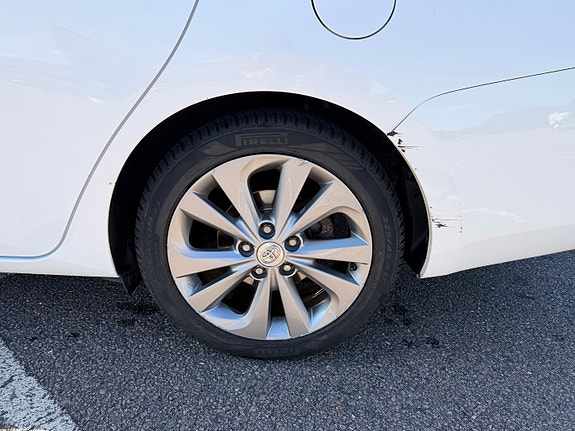 Toyota Auris 8 of 15
