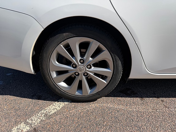 Toyota Auris 9 of 15