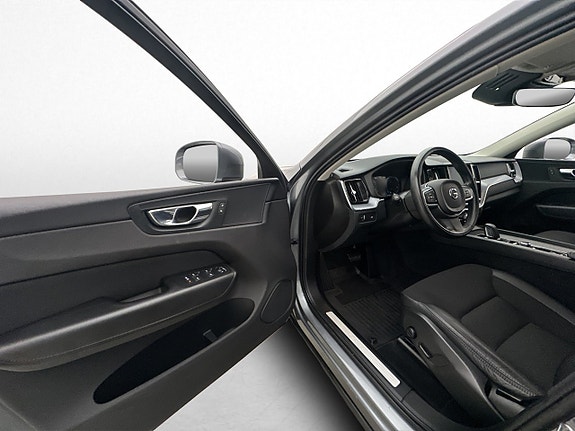Volvo XC60 13 of 30