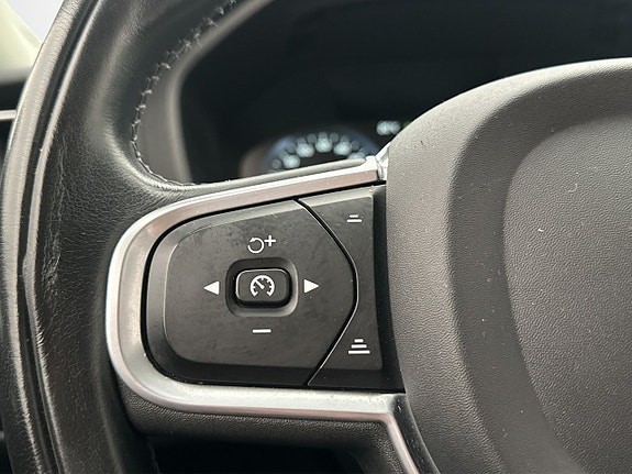 Volvo XC60 17 of 30